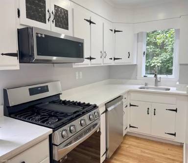 Main picture of 19 Whitney Ave