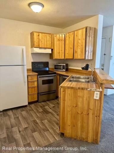 Main picture of 460 Elm Dr