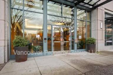 Main picture of 500 Broadway St