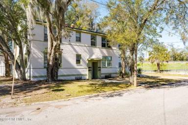 Main picture of 2906 Silver St