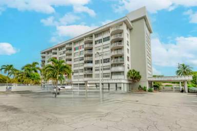 Main picture of Gateway House Condominium