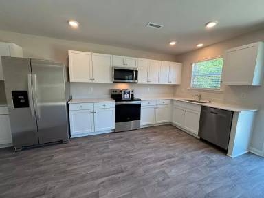 Main picture of 126 Pioneer Dr