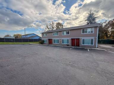 Main picture of 127 NE Fern Pl