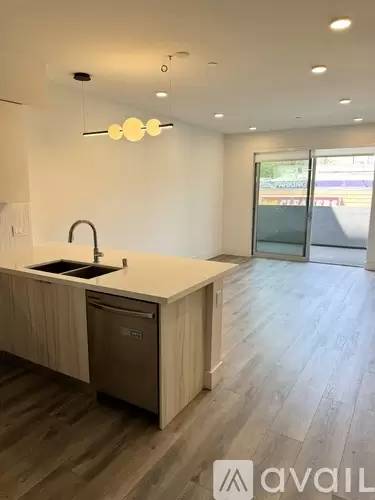 Main picture of 6535 Melrose Ave