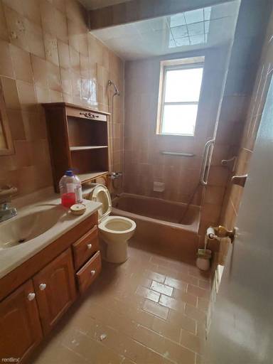 Main picture of 1740 66th St