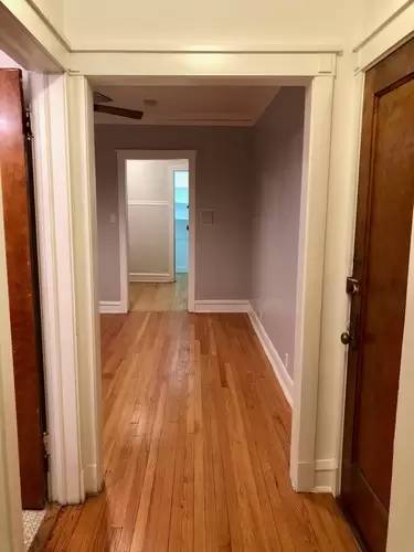 Main picture of 1617 W Rascher Ave