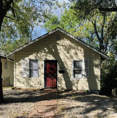 Main picture of 644 Lewis Ave