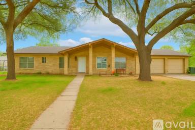 Main picture of 1010 Country Oak Dr