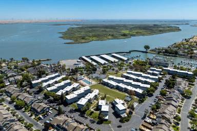 Main picture of 2 Marina Blvd