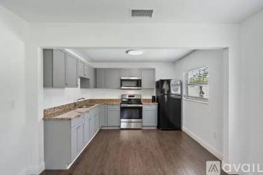 Main picture of 5114 N Macdill Ave