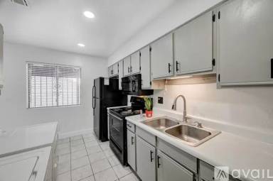Main picture of 4938 Larkspur St