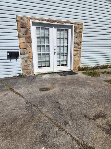 Main picture of 1406 Main St E