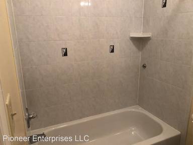 Main picture of 422 W Franklin St