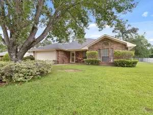 Main picture of 211 Colony Park Dr