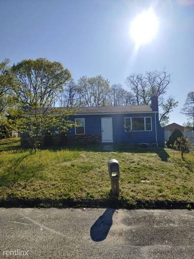 Main picture of 92 Roosevelt Ave