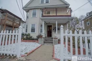 Main picture of 10 Clark St