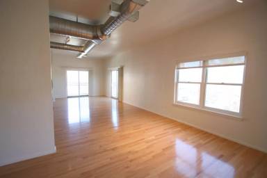 Main picture of 400 Copper Ave NE