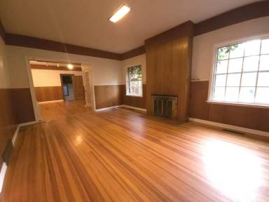 Main picture of 740 University Ave