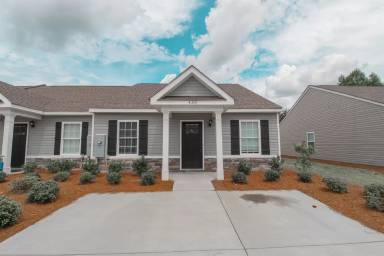 Main picture of 418-420 Andover Dr