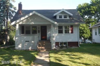 Main picture of 2600 1st Ave NE