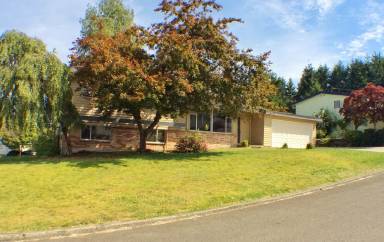 Main picture of 15220 NE 3rd Pl