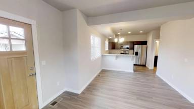 Main picture of 2736 Fen Way