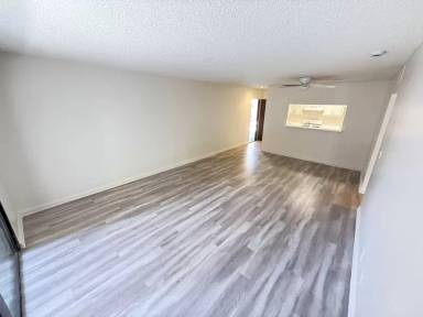 Main picture of 15020 Burbank Blvd