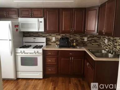 Main picture of 303 Wellesley Dr SE