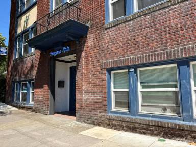 Main picture of 94 E Poplar St