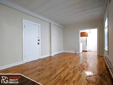 Main picture of 1347 N Dearborn St