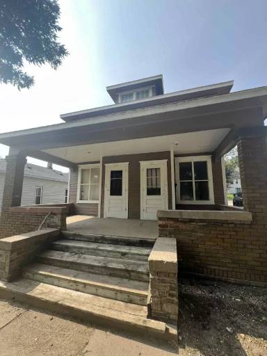 Main picture of 311 1st St NW