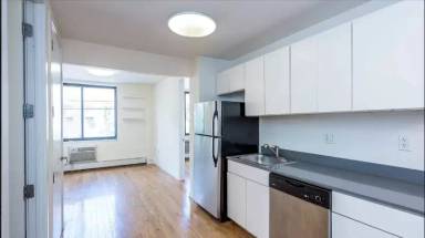 Main picture of 924 Metropolitan Ave