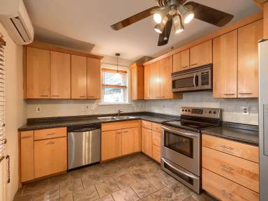 Main picture of 124 Boas St