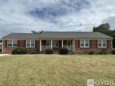 Main picture of 752 Kempsville Rd