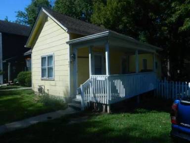 Main picture of 600 W 7th St