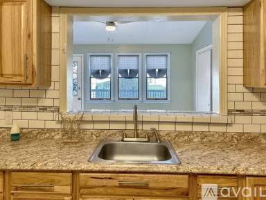 Main picture of 320 Pacific Ave