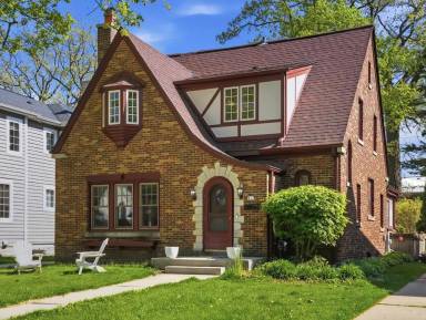 Main picture of 817 E Sylvan Ave