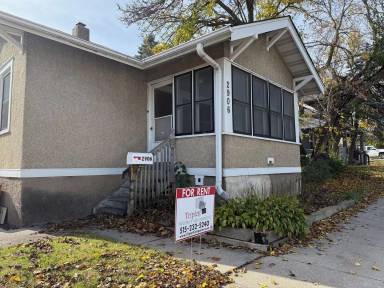 Main picture of 2902 Lincoln Way