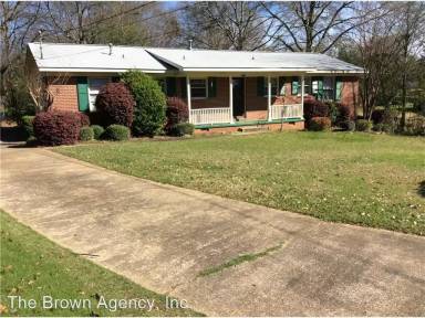 Main picture of 1702 Highland Cir