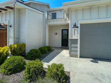 Main picture of 4240 W Lovegood Ln
