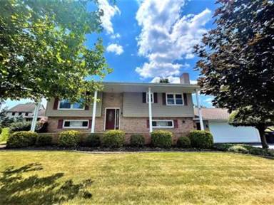 Main picture of 1126 E Maple St