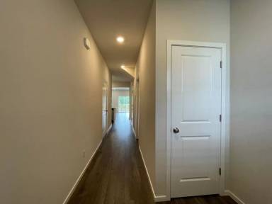 Main picture of 903 N 18th Ter