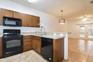 Main picture of 2951 SW 35th Pl