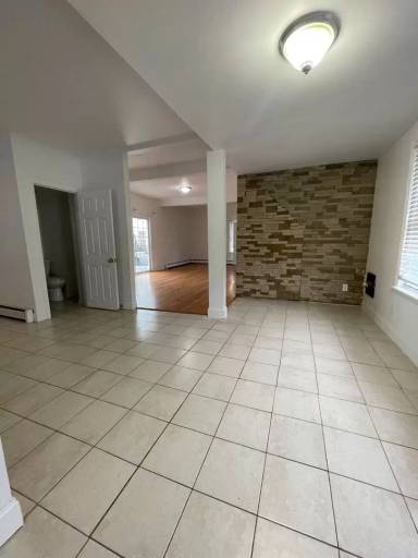 Main picture of 8 Whipple St