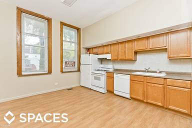 Main picture of 2057 W Roscoe St