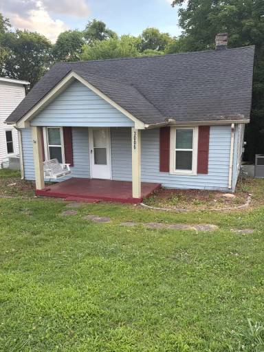 Main picture of 3006 Lakeshore Dr