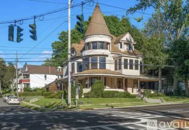 Main picture of 275 Pawling Ave