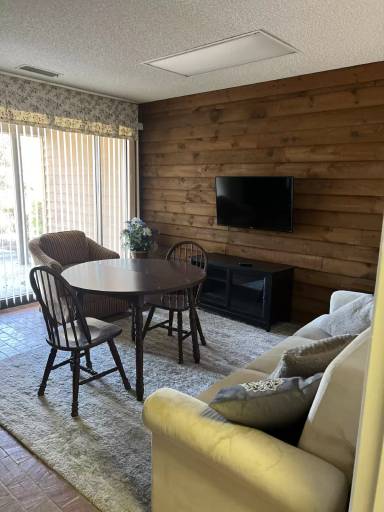 Main picture of 2145 Foxfire Rd