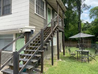 Main picture of 204 E 38th St