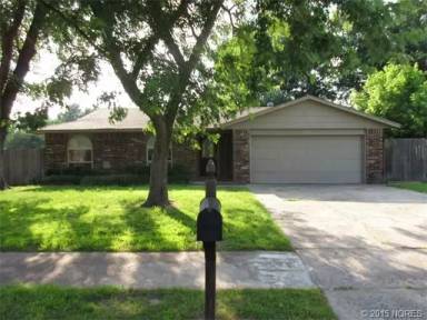 Main picture of 1708 S Poplar Ave